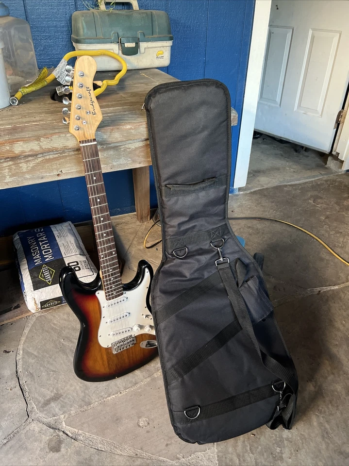 Guitarra Eléctrica, Guitarra, Excelente Estado, Buen Estado Con Estuche (Estuche Negro) Foto 3 de 4