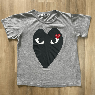 Comme Des Garons Play Large Heart Women s Short Sleeve T-Shirt Gray Medium