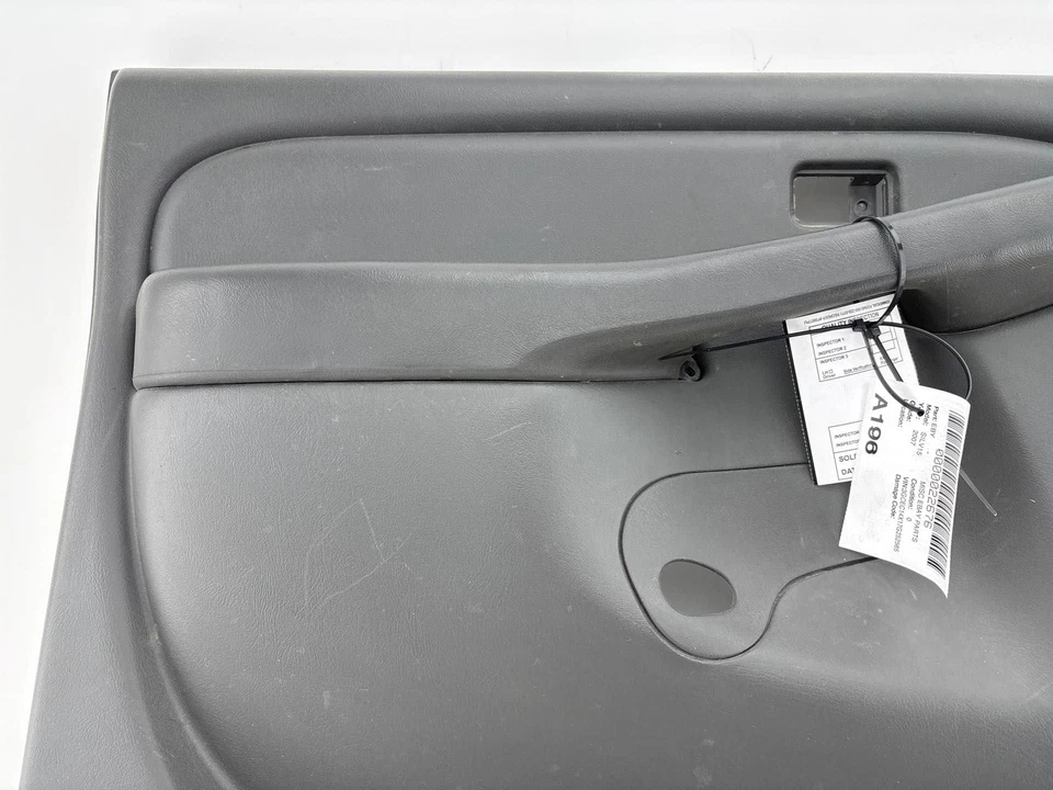 Chevrolet Silverado 1500 2006-2007 cubierta de moldura del panel de la puerta delantera izquierda OEM Foto 2 de 4