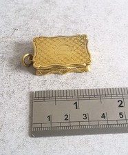 NICE, SMALL ANTIQUE SOLID SILVER -GILDED VINAIGRETTE  . L. 3 . 4 cms.  LON. 1846