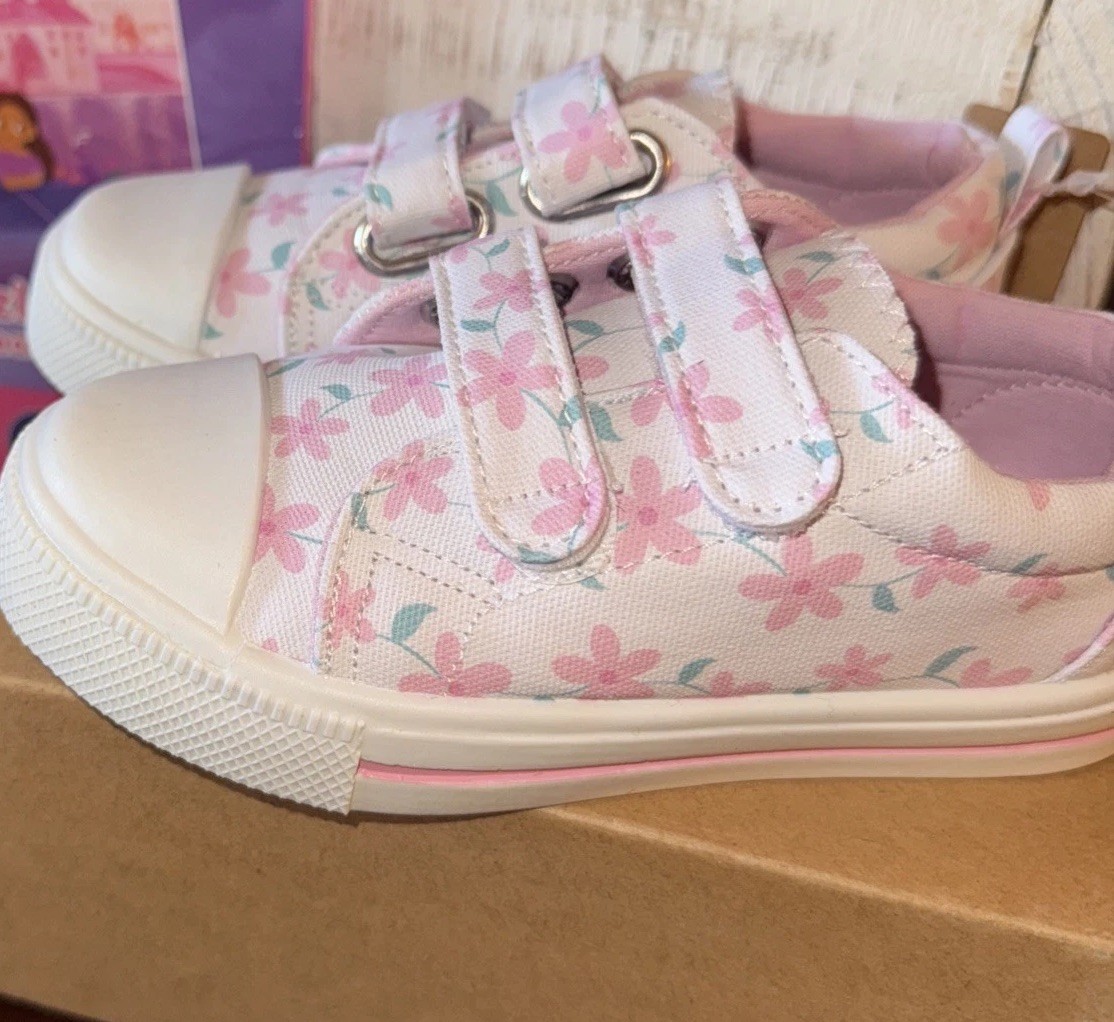Size  8 Girl Sneakers Toddler w/Pink Flowers NIB