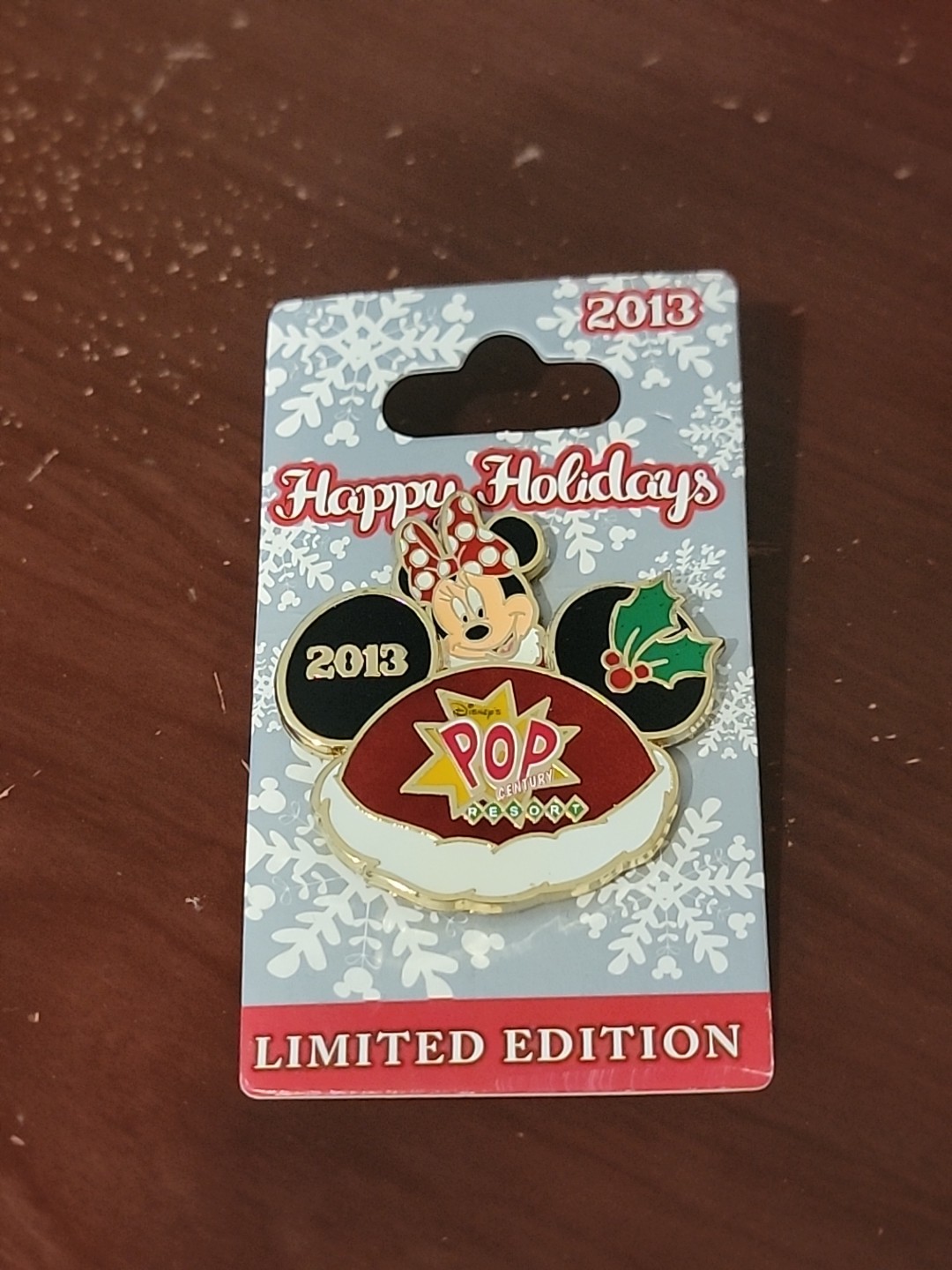 Disney Pin 98923 WDW Minnie Mouse Happy Holidays 2013 Pop Century Resort LE 1200