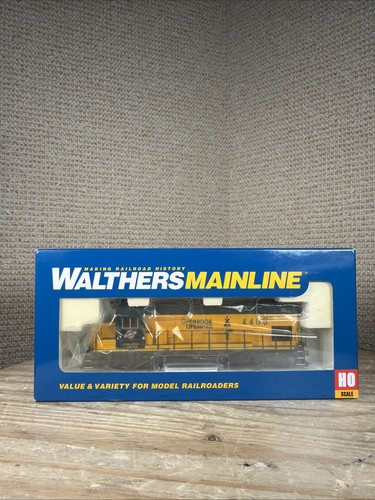 Locomotora Walthers Mainline HO 910-19407 EMD GP-15 Chicago y North Western 4405 | Zustand: New