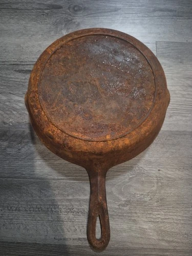 Vintage Rusty BSR Red Mountain Series Cast Iron Skillet 7L Sits Flat.