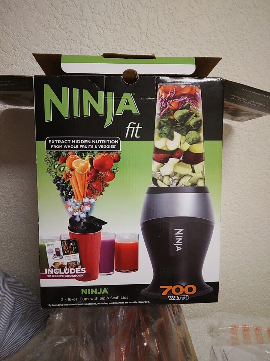 Ninja Nutri-Blender BN300 700-Watt Personal Blender, 2-20 oz  Dishwasher-Safe to-Go Cups 