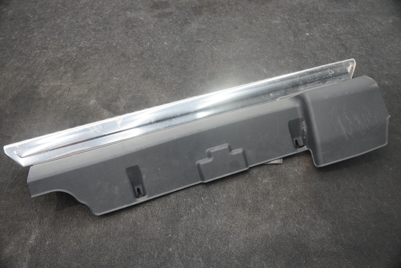 Rear Trunk Lid Lock Sill Edge Cover Plate Trim Panel 4M8864483A Lamborghini Urus