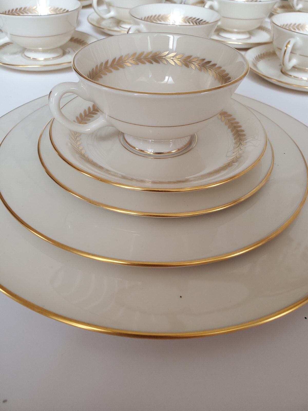 Lenox China Imperial P338 Gold Laurel Leaf Wreath 12-Piece Place Setting 58-Piece Set