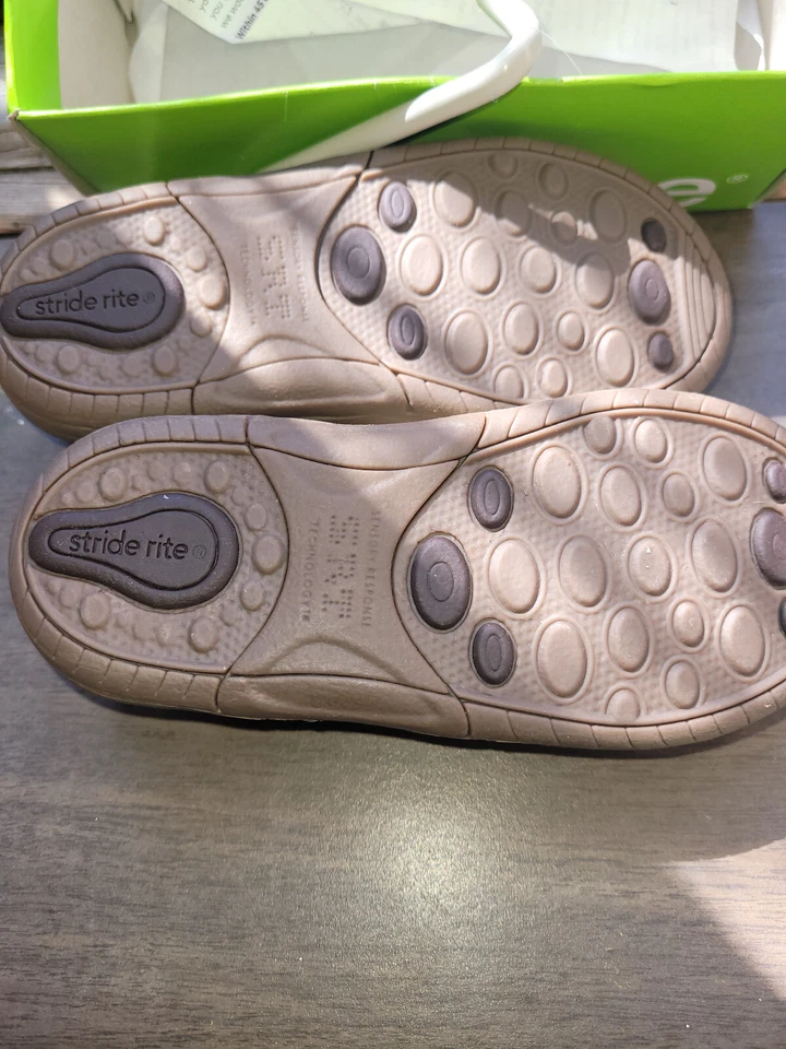 Zapato de vestir Stride Rite SRT Cassie gamuza Mary Jane estampado de leopardo niña 8 Foto 3 de 4