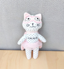 Peluche doudou super chat rose IKKS cape et tutu blanc pois gris 20 cm