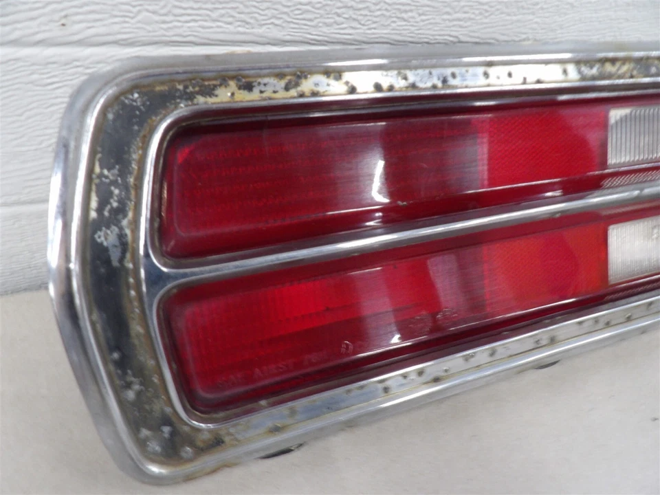 LH DRIVERS SIDE TAILLIGHT LAMP ASSEMBLY PLYMOUTH VOLARE 1976-1977 CUSTOM PREMIER - Image 2 of 4