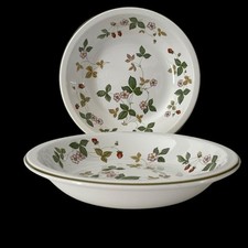 Wedgwood Wild Strawberry 2 Coupe Soup Bowls 7 3/8" Oven to Table Green Trim