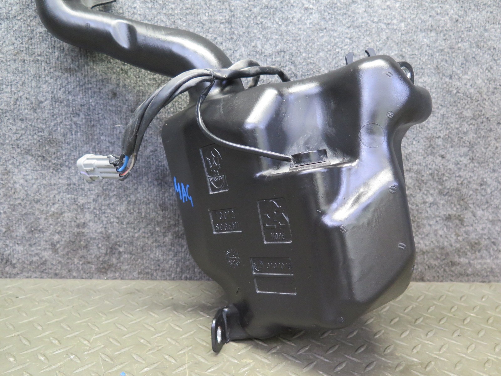 2008-2019 MASERATI GRANTURISMO M145 WINDSHIELD WASHER FLUID RESERVOIR TANK PUMP