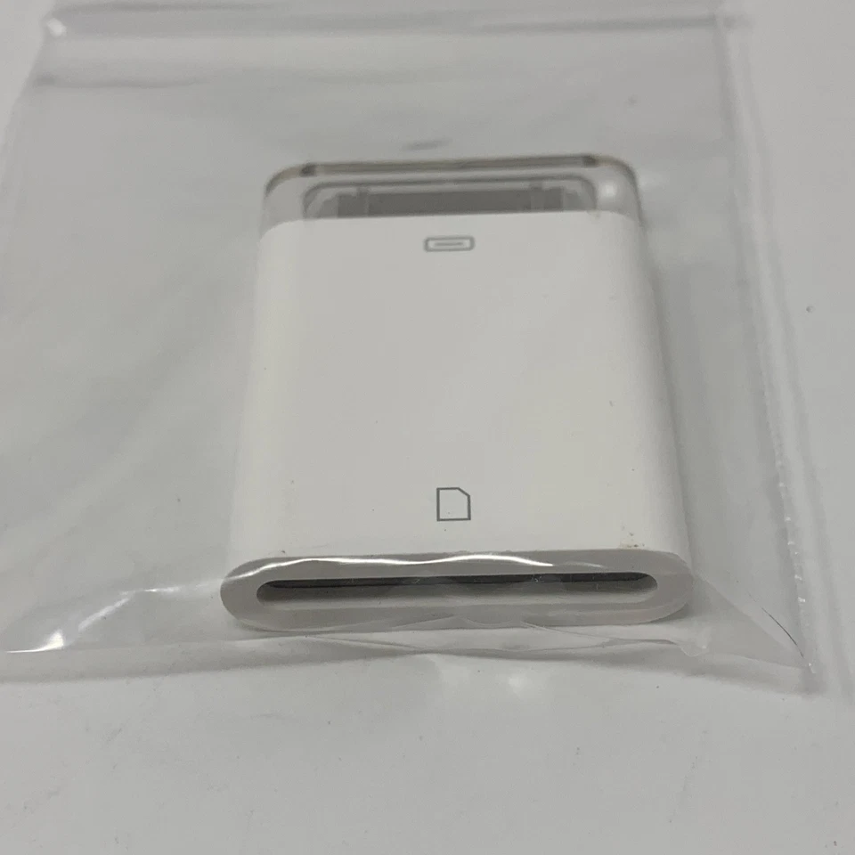 Apple iPad/iPod Camera Connection Kit - MC531ZM/A - 30-Pin USB & SD Card Reader - Image 3 of 4