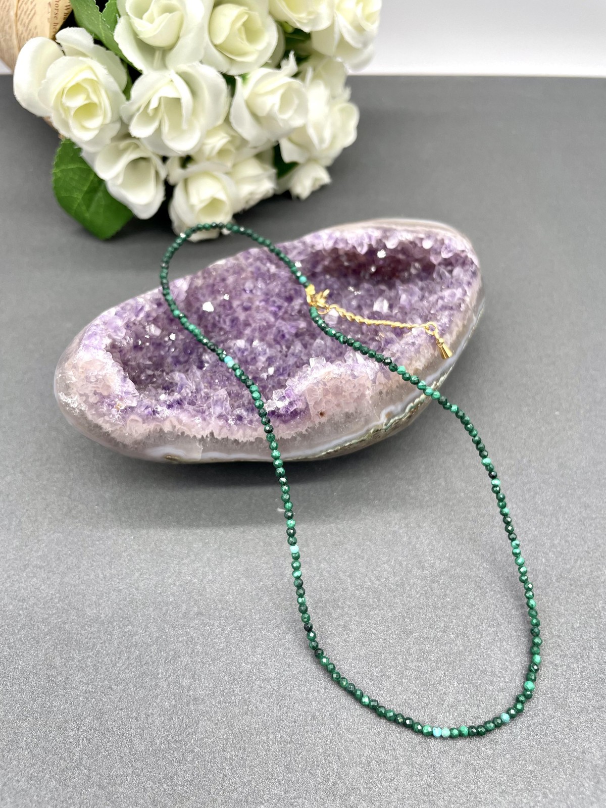 Collier billes malachite 3mm en métal doré pour sublimer vos tenues d'été CLPI