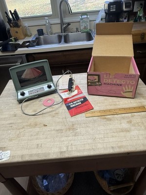 Manning Lie Detecto game 1961 Vintage Toy