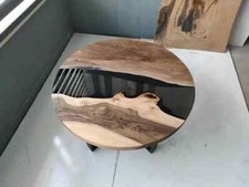 Maßgefertigter schwarzer runder Couchtisch aus Epoxidharz-Nussbaum - handgefe...