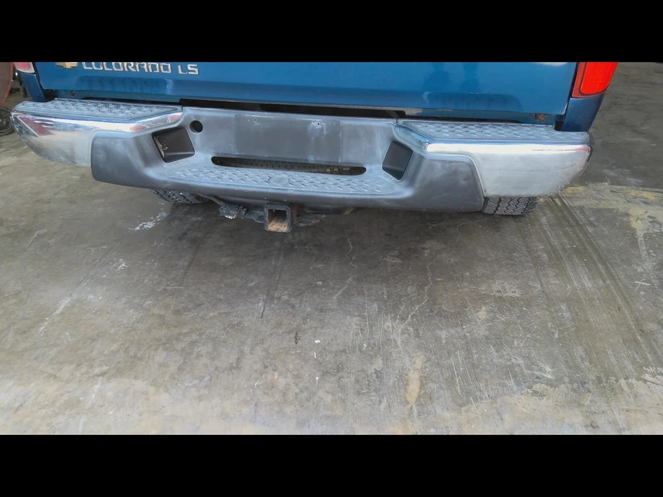 Used Rear Bumper Assembly Rear fits: 2005 Chevrolet Colorado w/o trailer hitch c Foto 3 de 4