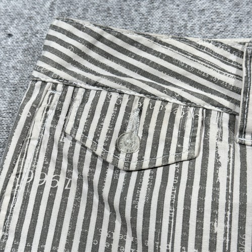 Vans Skater Style Men's Shorts Size 30 Gray & White Stripe - Picture 2 of 9