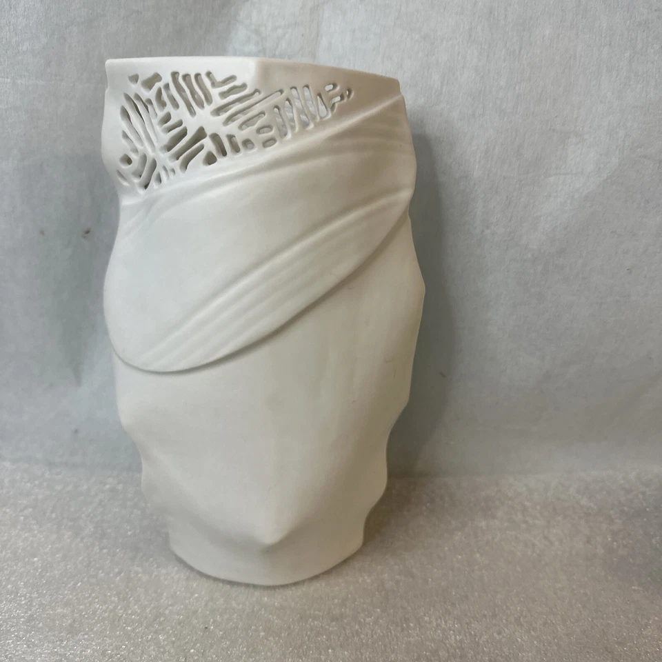 Porcelain Rosenthal White Vase Designed by Johan van Loon Ajour Top Germany - Image 3 of 4