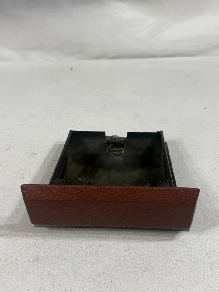 1983-1988 FORD RANGER BRONCO II 2 ПЕПЕЛЬНИЦА ПЕПЕЛЬНИЦА КРАСНЫЙ OEM - Изображение 3 из 4