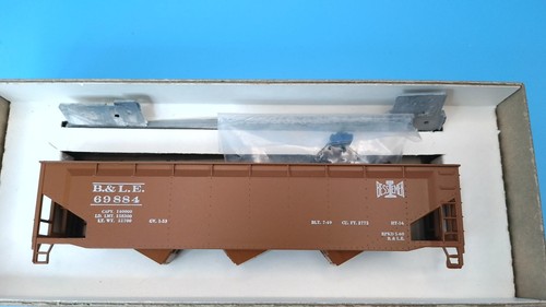 Kit de tolva desplazada de 3 bahías Roundhouse HO Baltimore y Lehigh B&LE 69884 | Condition: Used