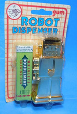VINTAGE ROBOT GUM DISPENSER KEY CHAIN RARE MOC LOOK