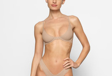 NWT SKIMS FITS EVERYBODY SCOOP PLUNGE BRA 32C SAND