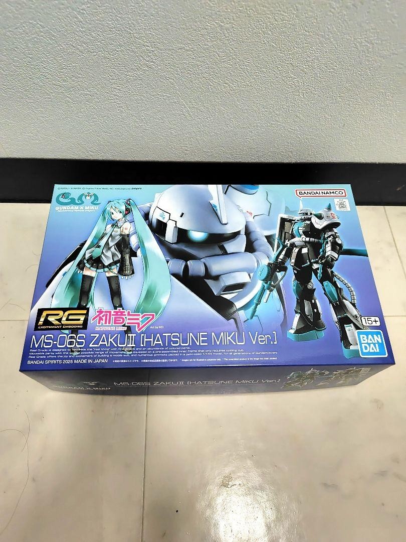 ロボット MS-06S ZAKU II HATSUNE MIKU Ver. RG 1/144 MS-06S Zaku II [Hatsune Miku Ver.] Premium Bandai
