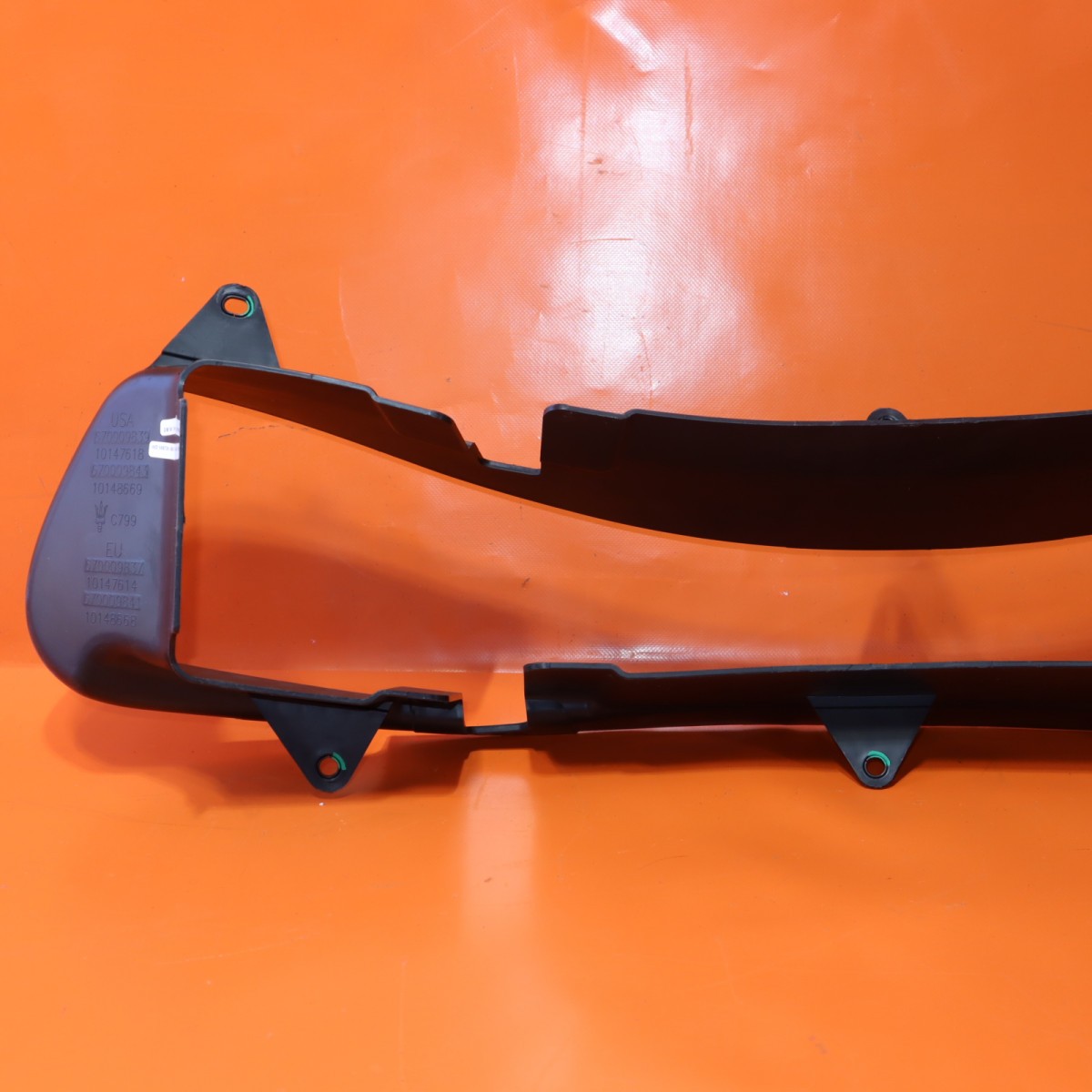 Maserati Ghibli 2014-2017 Front Center air duct P/N 670009839