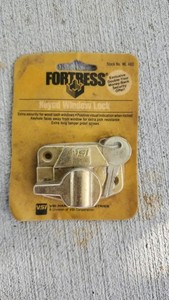 NOS VSI Fortress Keyed Window Lock WL402, 2 Keys, Worn Package