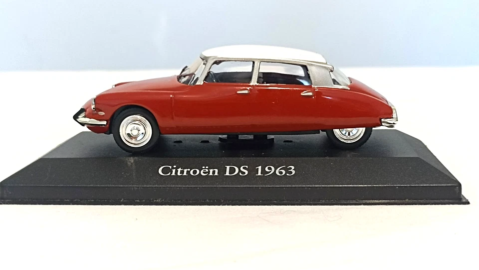 CITROËN  DS  1963  ROUGE  CORSAIRE  -  IXO / HACHETTE -    1/43 - Photo 3/4