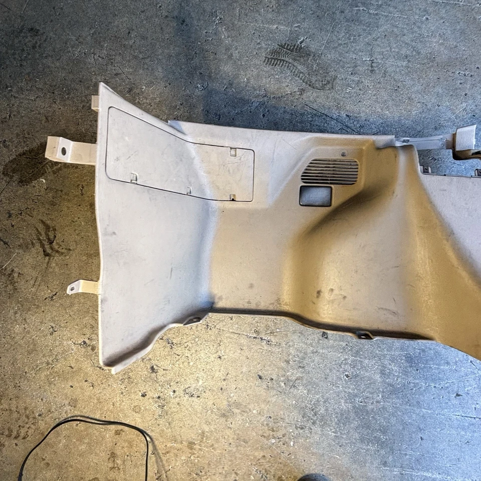 1995-1999 MITSUBISHI ECLIPSE TRASERO IZQUIERDO INTERIOR MALETERO CARGA DOBLADO MOLDURA OEM Foto 3 de 4