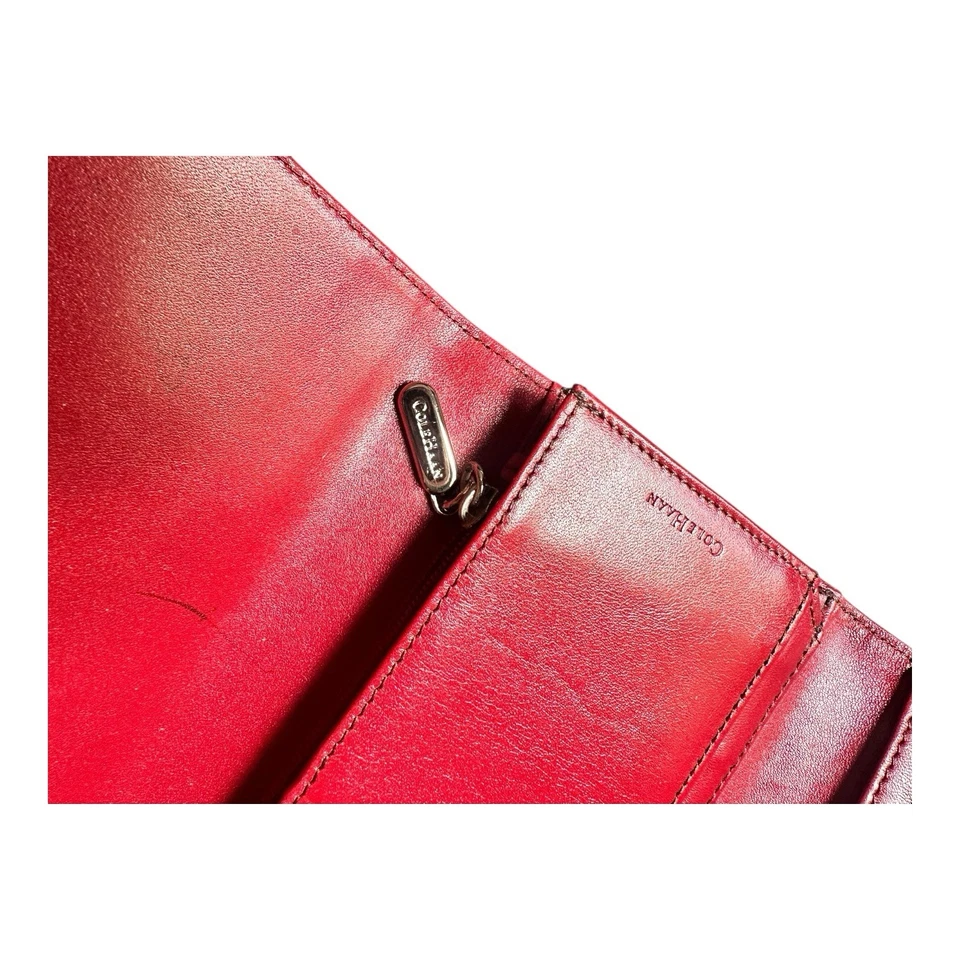 Cartera Cole Haan de cuero triple pliegue tamaño completo rojo cereza para mujer Foto 4 de 4