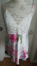 NEW WHITE w/PINK FLORALS  LACE SECRET TREASURES WOMEN'S SATINY NIGHTGOWN LARGE