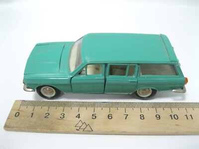 CCCP ソ連 ロシア　 VOLGA GAZ 24 救急車 ミニカー　セット CCCP ソ連 ロシア VOLGA GAZ 24 救急車 ミニカー セット