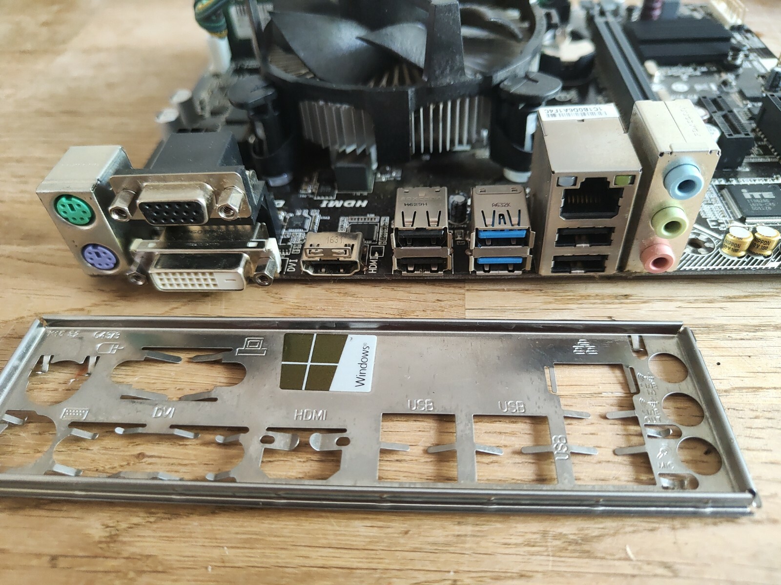 Gigabyte GAH110MS2H Motherboard combo with I5 7400 3.0ghz CPU 8gb