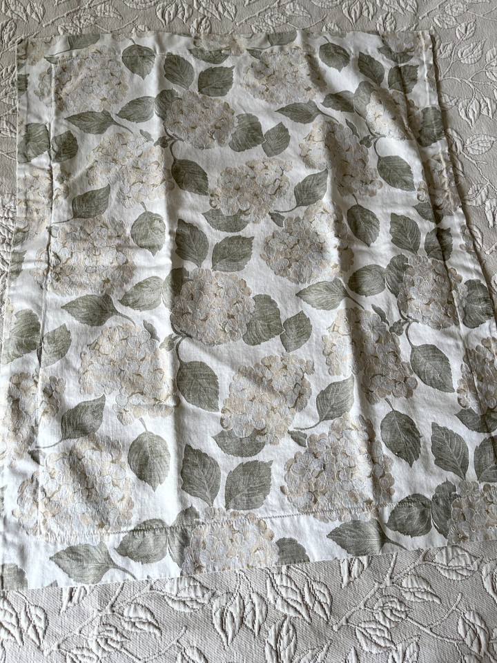 YGLE SDH Matelassé Cotton Coverlet and Shams With Hydrangea Sham
