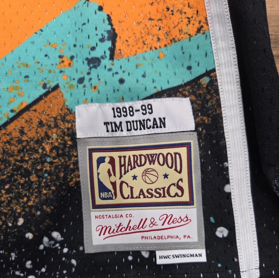 Mitchell & Ness San Antonio Spurs Tim Duncan Hyper Hoops Swingman Medium Jersey - Image 2 of 4