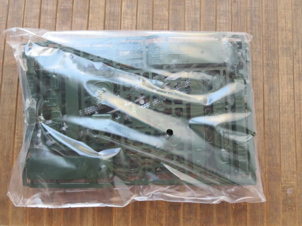 Churchill A.V.R.E. - Scala 1/76 - Revell 03221 - Immagine 4 di 4