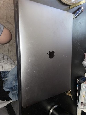 Apple MacBook Pro 2018 15.4'' Intel Core i7 2.6GHz 16GB RAM 512GB SSD A1990