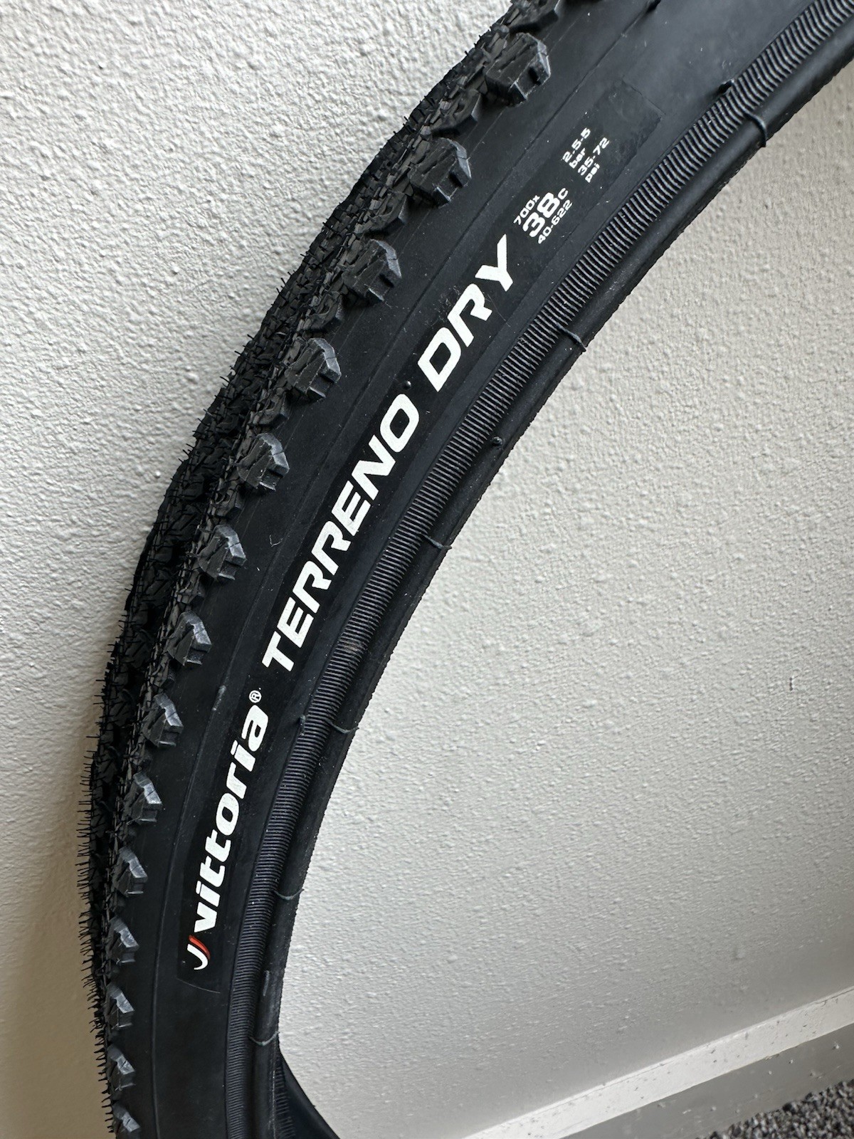 vittoria torreno dry 700 cc x 38  c 40-622 Brand New