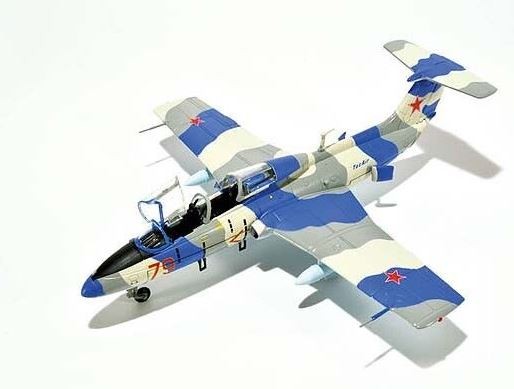 Aero L-29 Delfin Herpa cadeau idéal pour passionné aviation militaire et jet