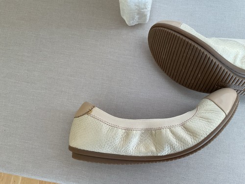 Landsend beige ballerina flat shoes/pumps. Size 5 1/2 Or 5. Hardly worn, fab con - Picture 7 of 7