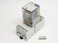 Allen Bradley Relay 700-HA33Z24-3 with Socket 700-HN205 
