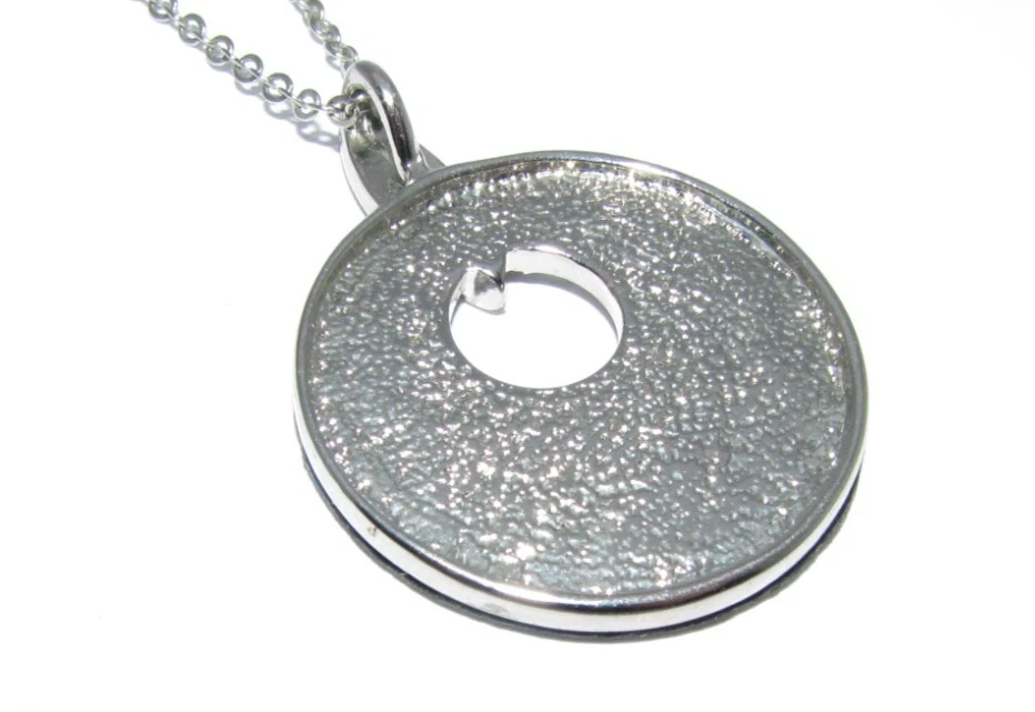 Collana Placcata In Rodio Con Pendente In Pietra Trasparente E Iridescente - Immagine 2 di 4