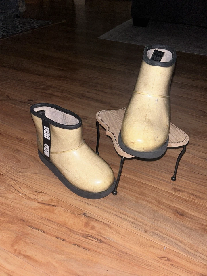 UGG Classic Clear Mini Boot. - Image 3 of 4