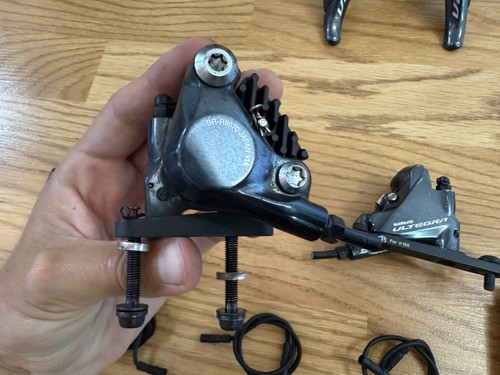 Shimano Ultegra R8070/8050 Di2 11 Speed Electronic Hydraulic Disc Brake Groupset - Picture 15 of 20