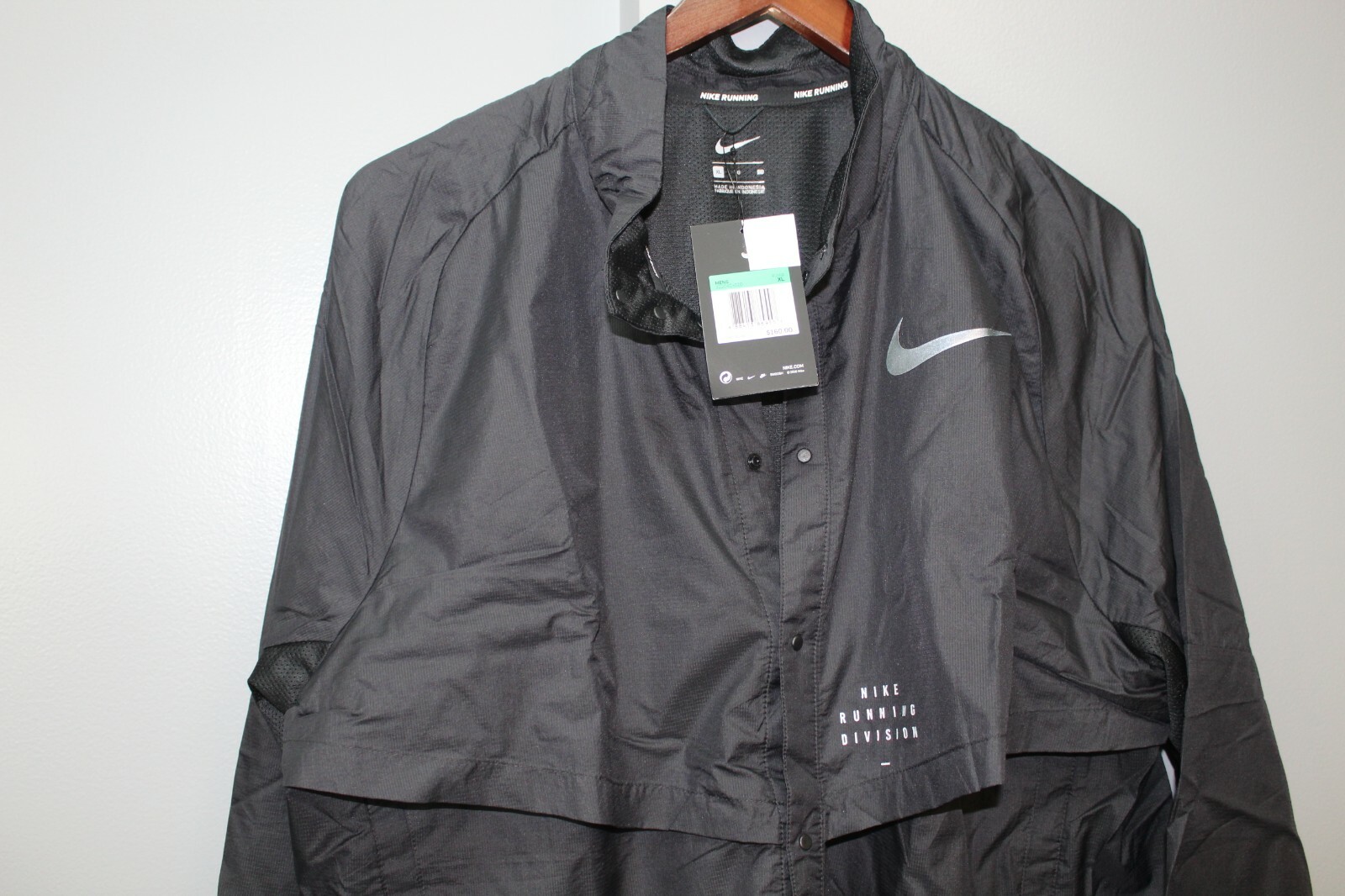 Nike Run Division Mens Running Jacket Black Size XL Lightweight Packable 922040 for sale online | eBay Nike Run Division Mens Running Jacket Black Size XL Lightweight Packable 922040 for sale online | eBay