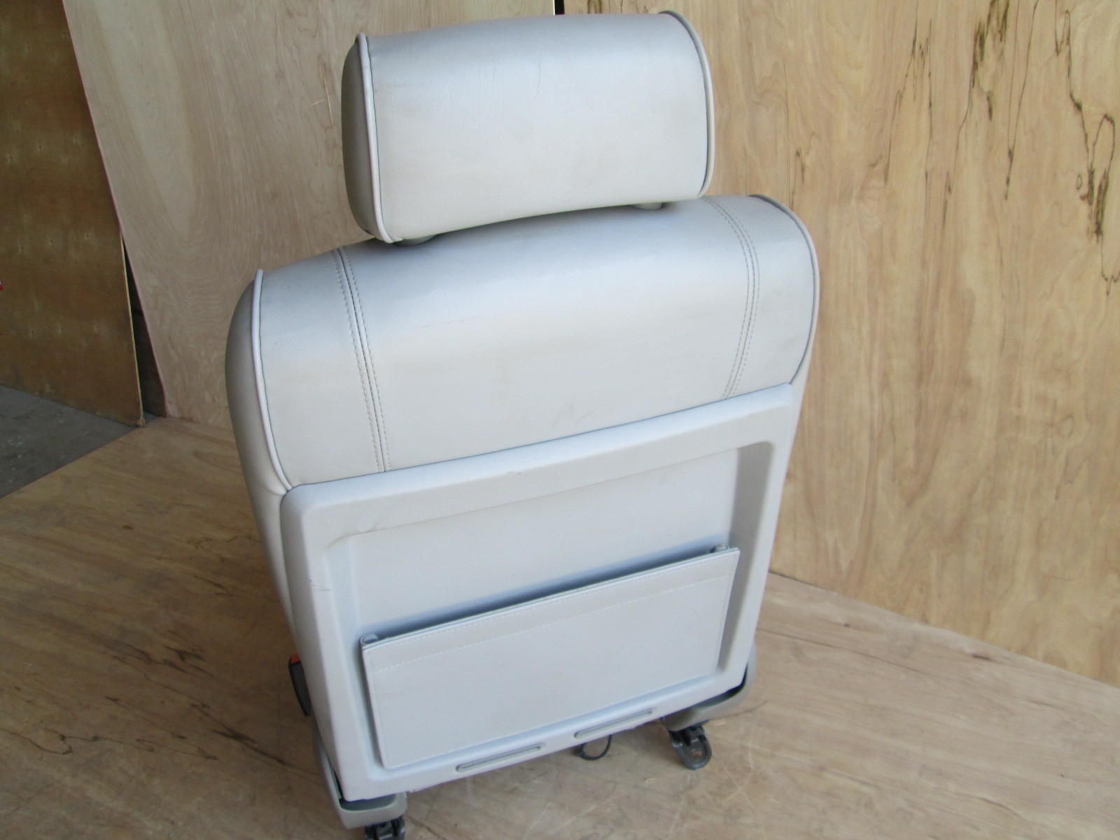 Maserati  Quattroporte -  RH / Passenger Seat  w/ Rails / Guides 
