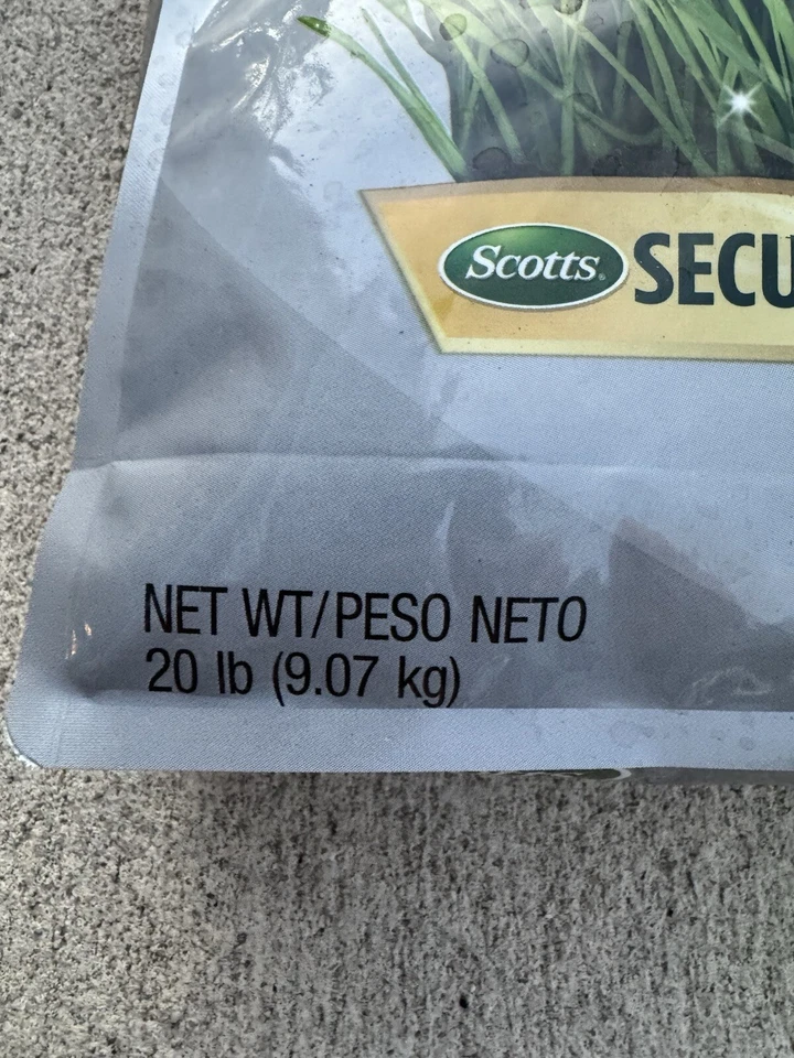 Cubiertas Ultrafeed para constructores de césped de 20 libras hasta 8.889 cuadrados Fertilizante de larga duración para pies Foto 3 de 4